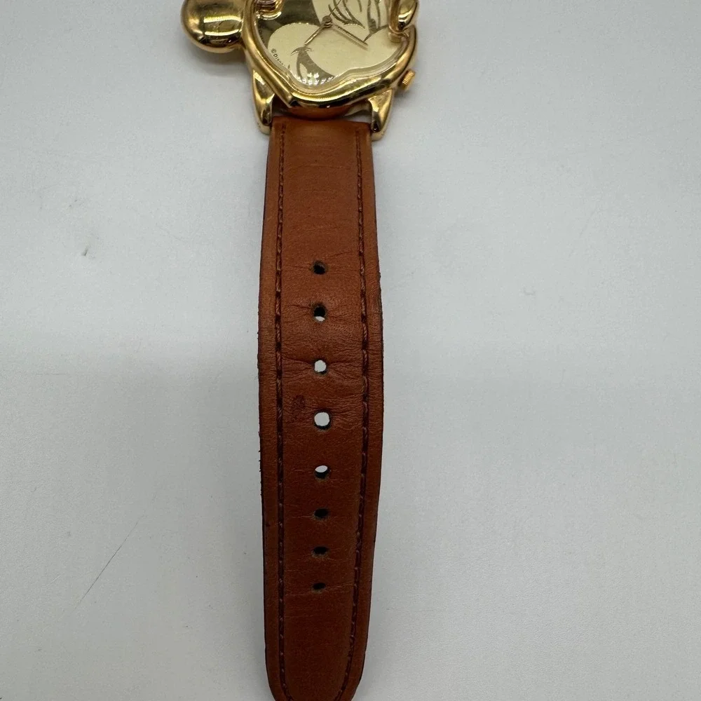 Lorus Disney Minnie Mouse Gold Tone Shaped Case Leather Watch V501-0820 need bat